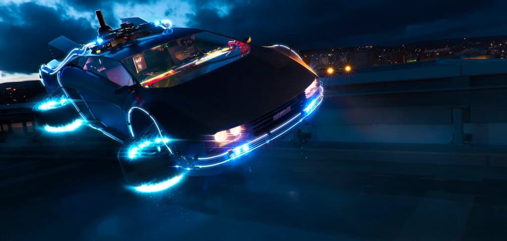 Carro clássico modificado com propulsores luminosos flutuando sobre estacionamento à noite.