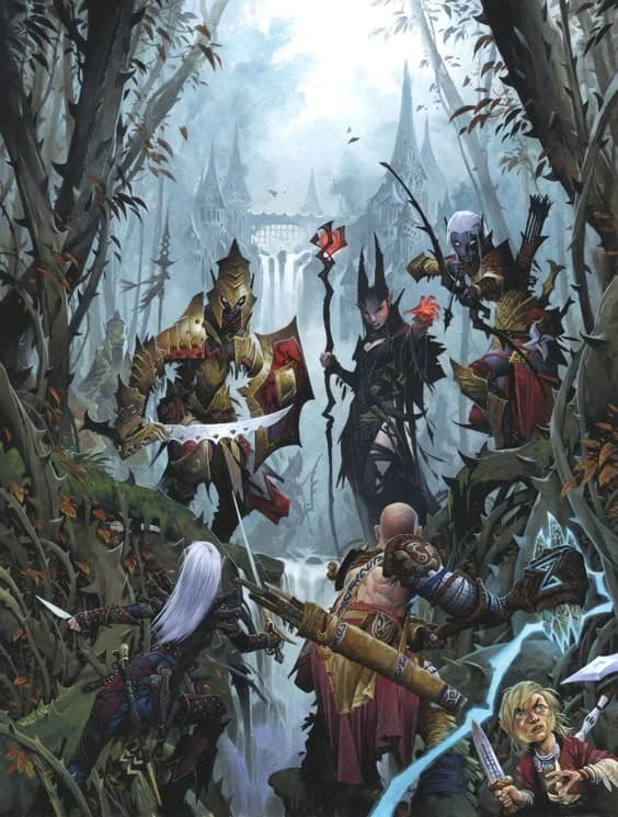 Cena de combate numa floresta enevoada: um grupo de aventureiros enfrenta uma feiticeira drow e um guerreiro de armadura dourada, com magia relampejando entre as árvores.