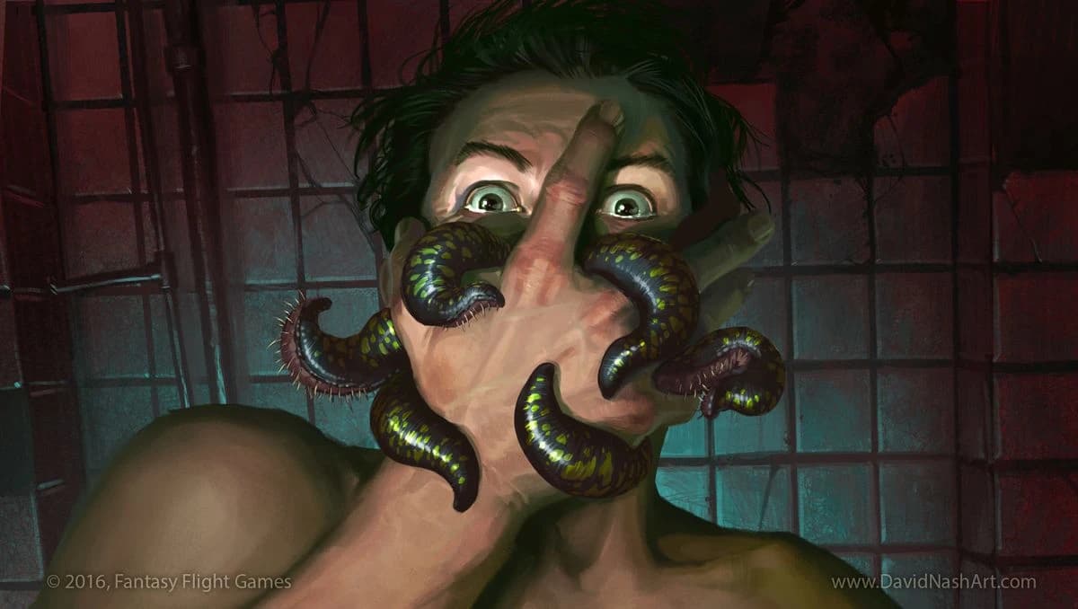 Arte de horror: o rosto e a mão de um homem apavorado cobertos por tentáculos verdes manchados, contra uma parede de azulejos.